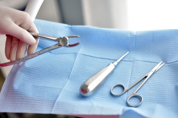 immagine strumenti chirurgia orale
